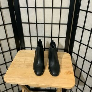 Lucky Brand Women's Debruh Bootie Leather Ankle Boot.